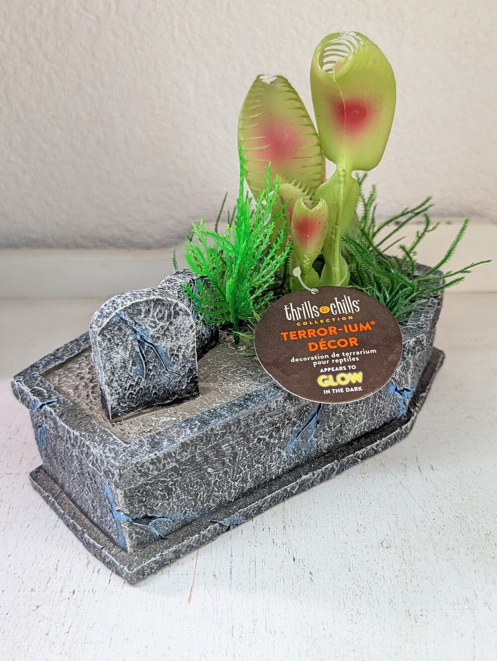 NWT Halloween Venus Flytrap Terrarium Decor Glow In The Dark Reptile Fish Grave